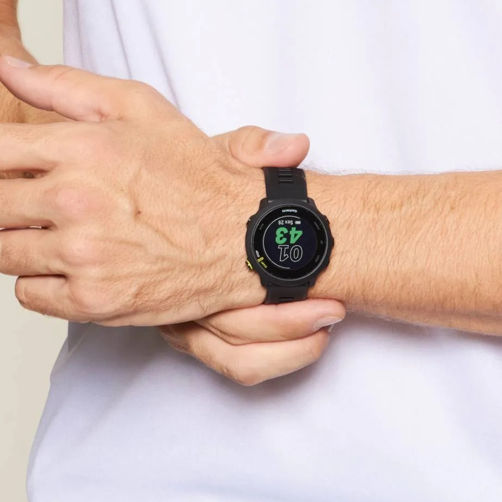 Relógio Garmin Forerunner 55 com Monitor Cardíaco de Pulso e GPS (Preto)